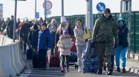 Ukrainian refugees from 2022 crossing into Poland Foto Mvs gov ua CC BY 4 0 via Wikimedia Commons