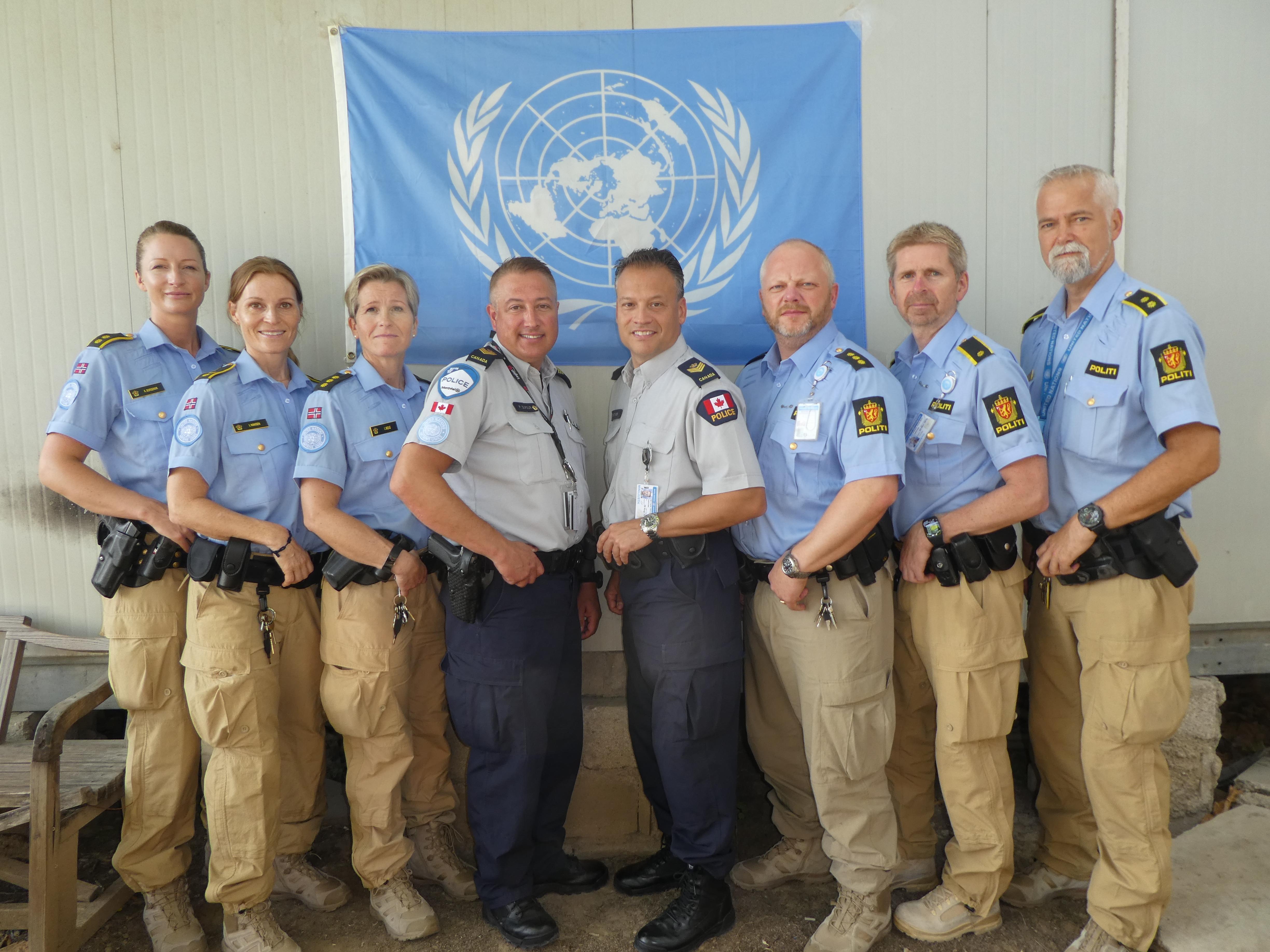 6 norske og 2 canadiske politirådgivere som utgjorde det spesialiserte polititeamet Sexual and Gender Based Violence (SGBV) på Haiti i 2018 (Foto Jarle Bjørke)