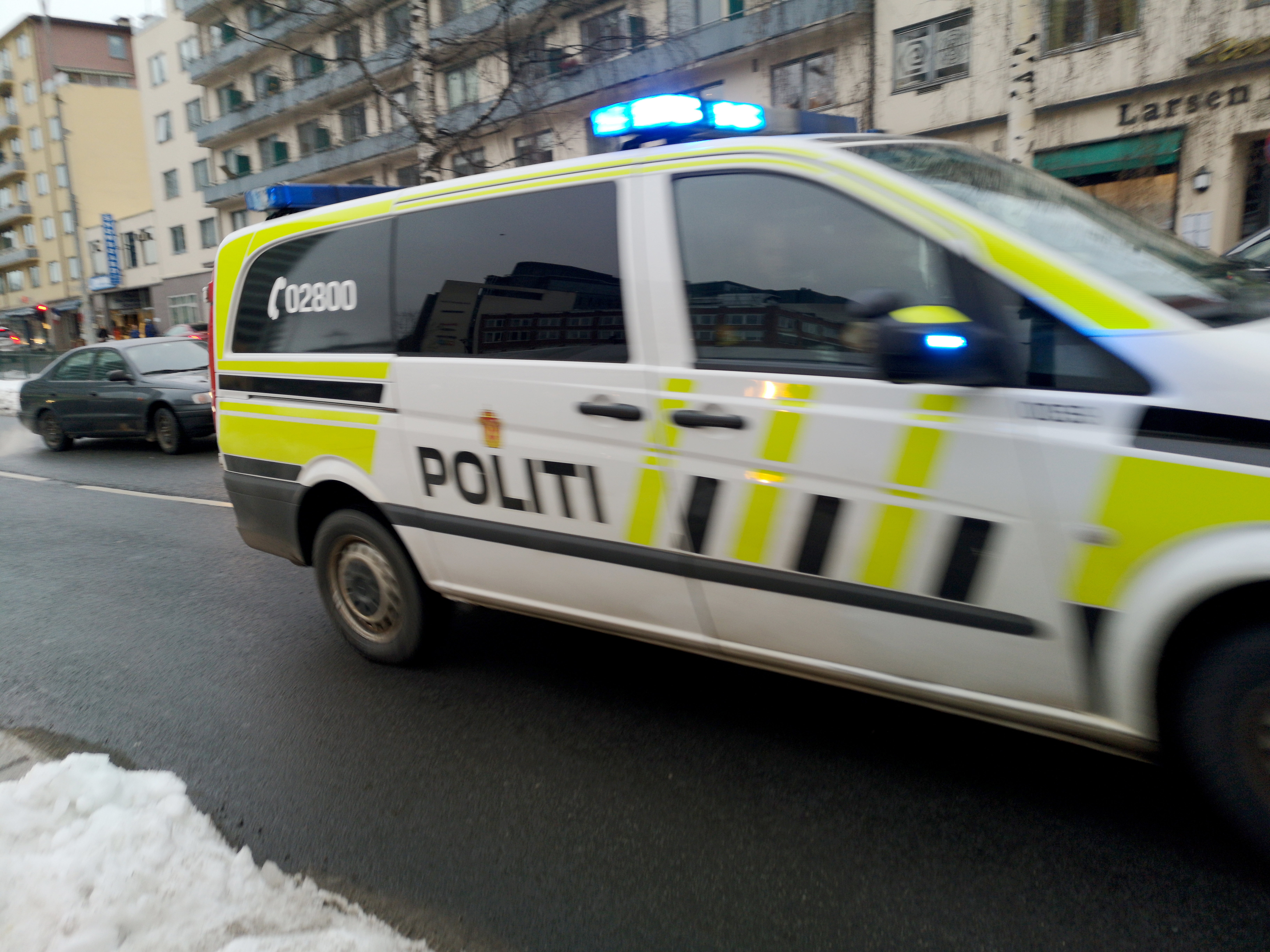Politibil utrykning Oslo vinter