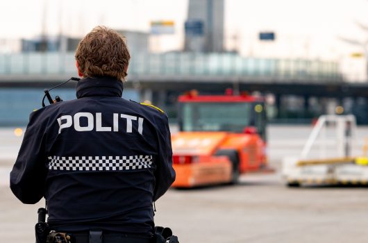 Sparkesykkelpatrulje og tarn hoykant fokus politi beskjaert liggende