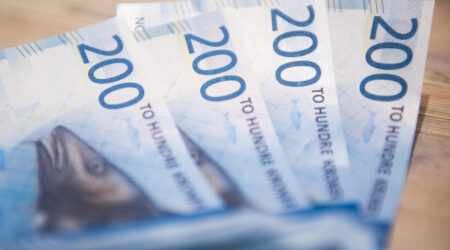 En bunke med kontakter, 200-sedler